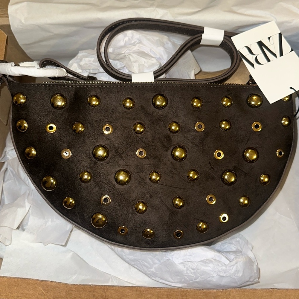 This Zara hand bag is BRAND NEW/NEVER WORN Shoulder bag. Beautiful